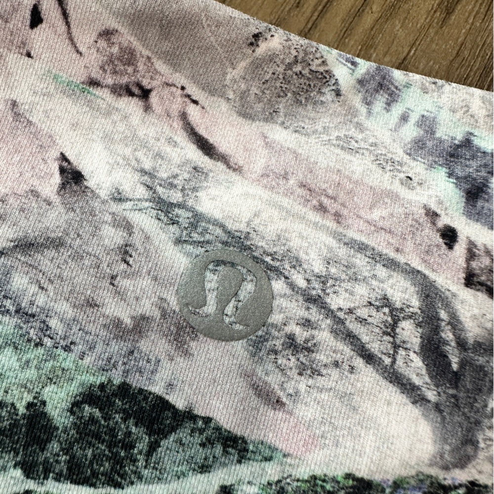 Lululemon Crop Leggings Size 6 Multi Print - Picture 7 of 11